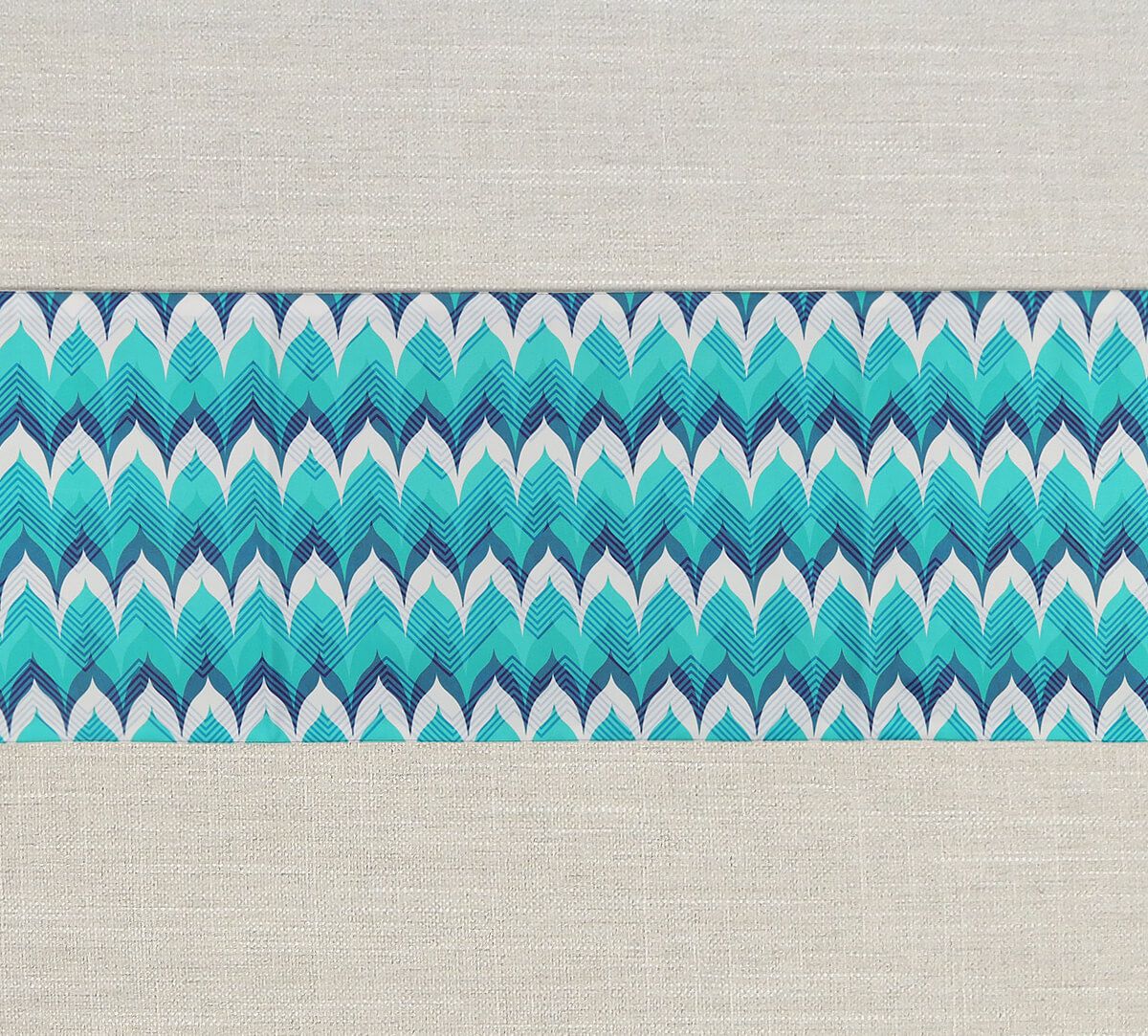 Lush Emerald Bliss Table Runner